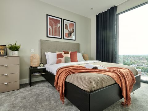 Thomas Layton Way, Brentford TW8