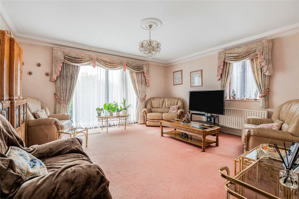 Additional image 2 of 3 bed flat for saleAllum Lane, Elstree, Borehamwood, Hertfordshire WD6