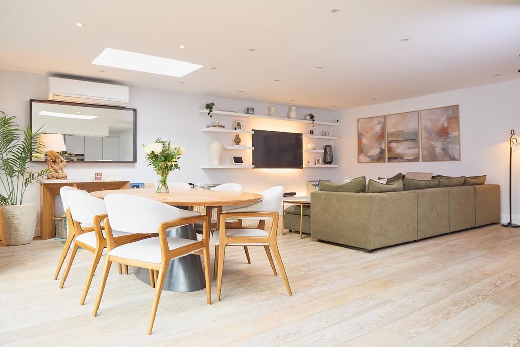 Additional image 7 of 3 bed detached bungalow for saleTheobald Street, Borehamwood WD6