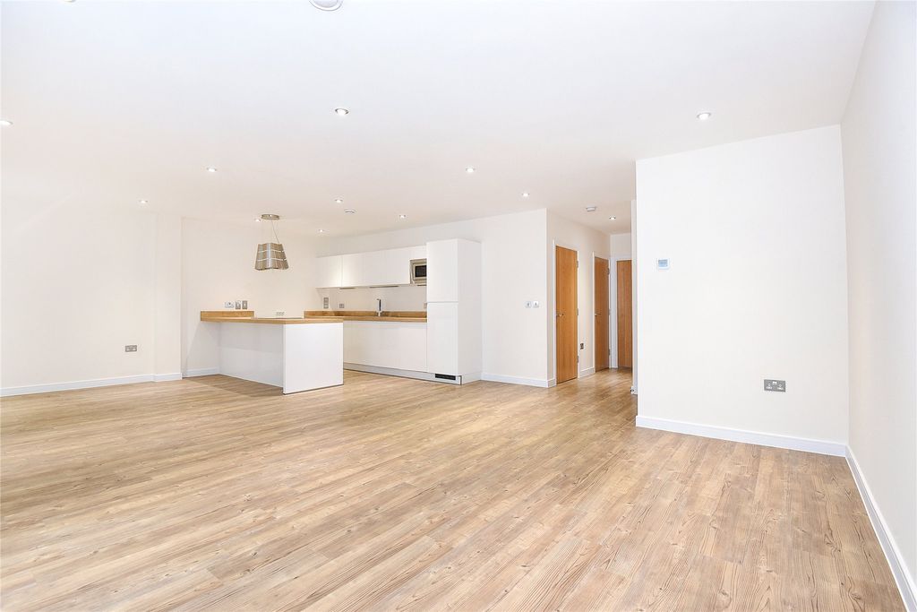 Additional image 2 of 1 bed flat for saleLymington, Hampshire SO41