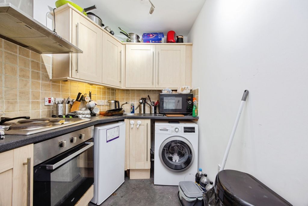 Additional image 2 of 1 bed flat for saleCrinnicks Hill, Bodmin, Cornwall PL31