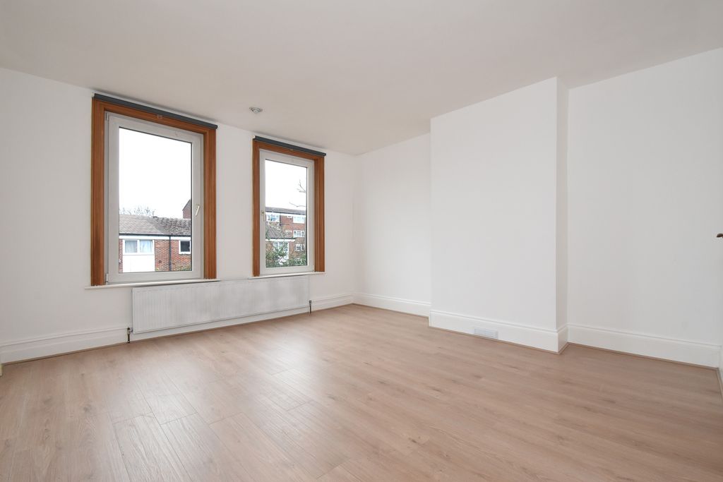 Additional image 2 of 3 bed flat for saleLytchet Road, Bromley BR1