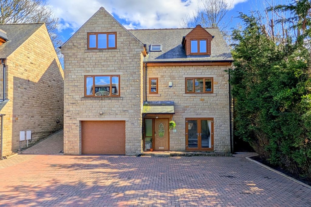 4 bed detached house for saleTofts Grove, Brighouse, West Yorkshire HD6