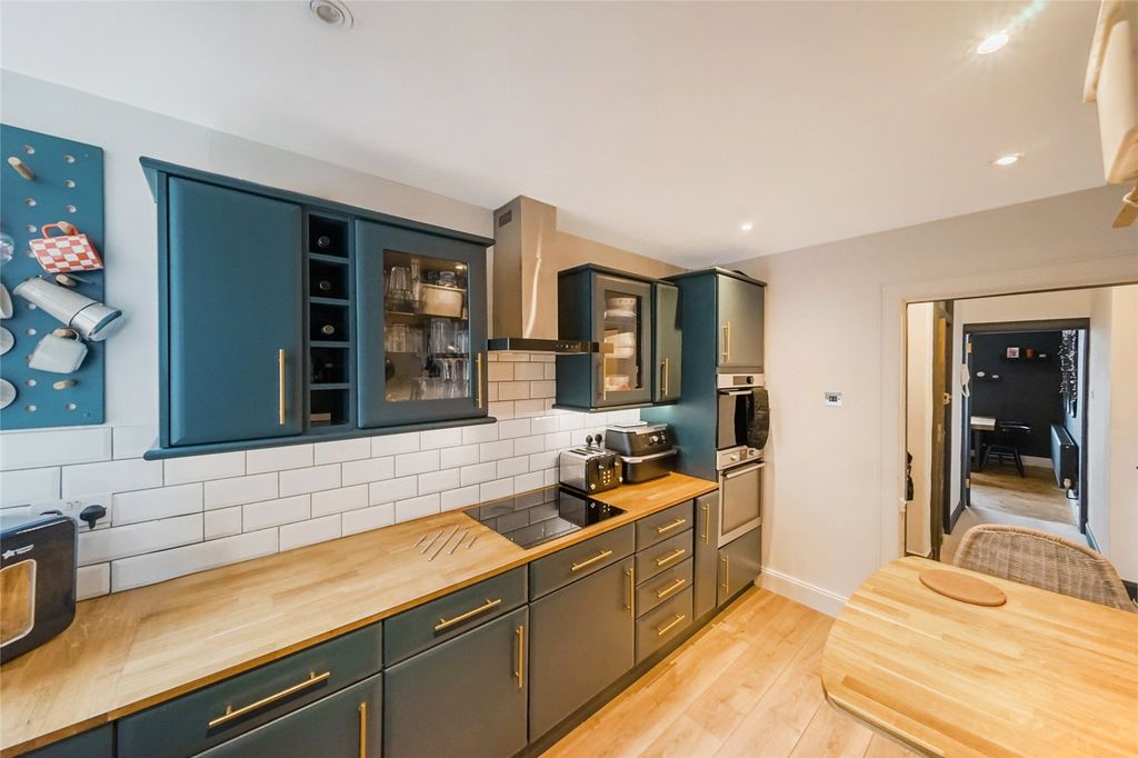 Additional image 8 of 3 bed flat for saleCastle Court, Stirling, Stirlingshire FK8