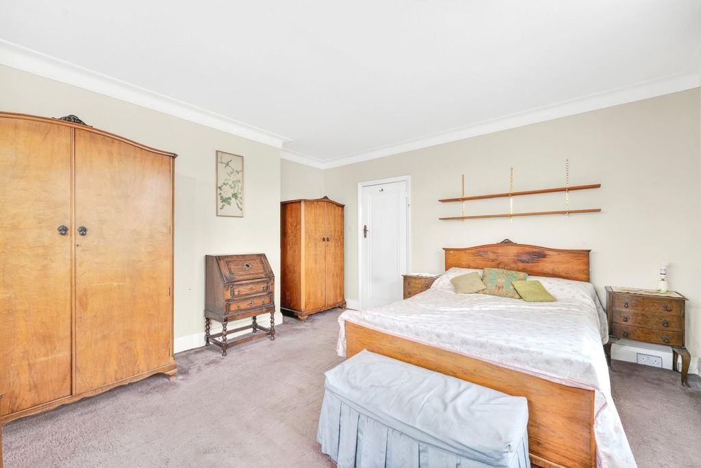 Additional image 9 of 3 bed semi-detached house for saleBoston Gardens, Brentford TW8