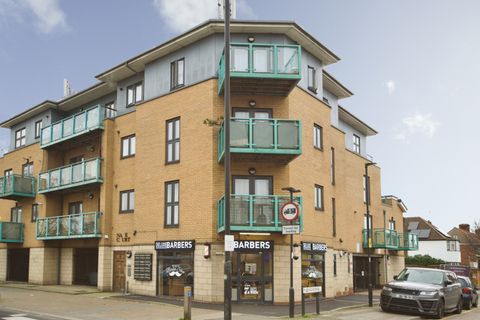 Cedar Avenue, Enfield EN3