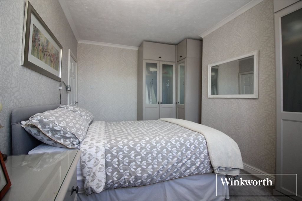 Additional image 11 of 3 bed semi-detached house for saleBullhead Road, Borehamwood, Hertfordshire WD6