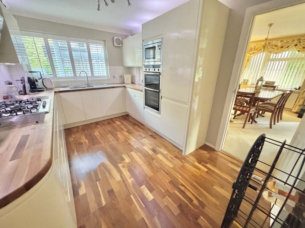 Additional image 9 of 3 bed flat for saleMartello Road South, Canford Cliffs, Poole BH13