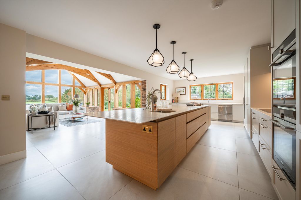 Additional image 4 of 4 bed detached house for saleStubbs Hill, Binfield, Berkshire RG42