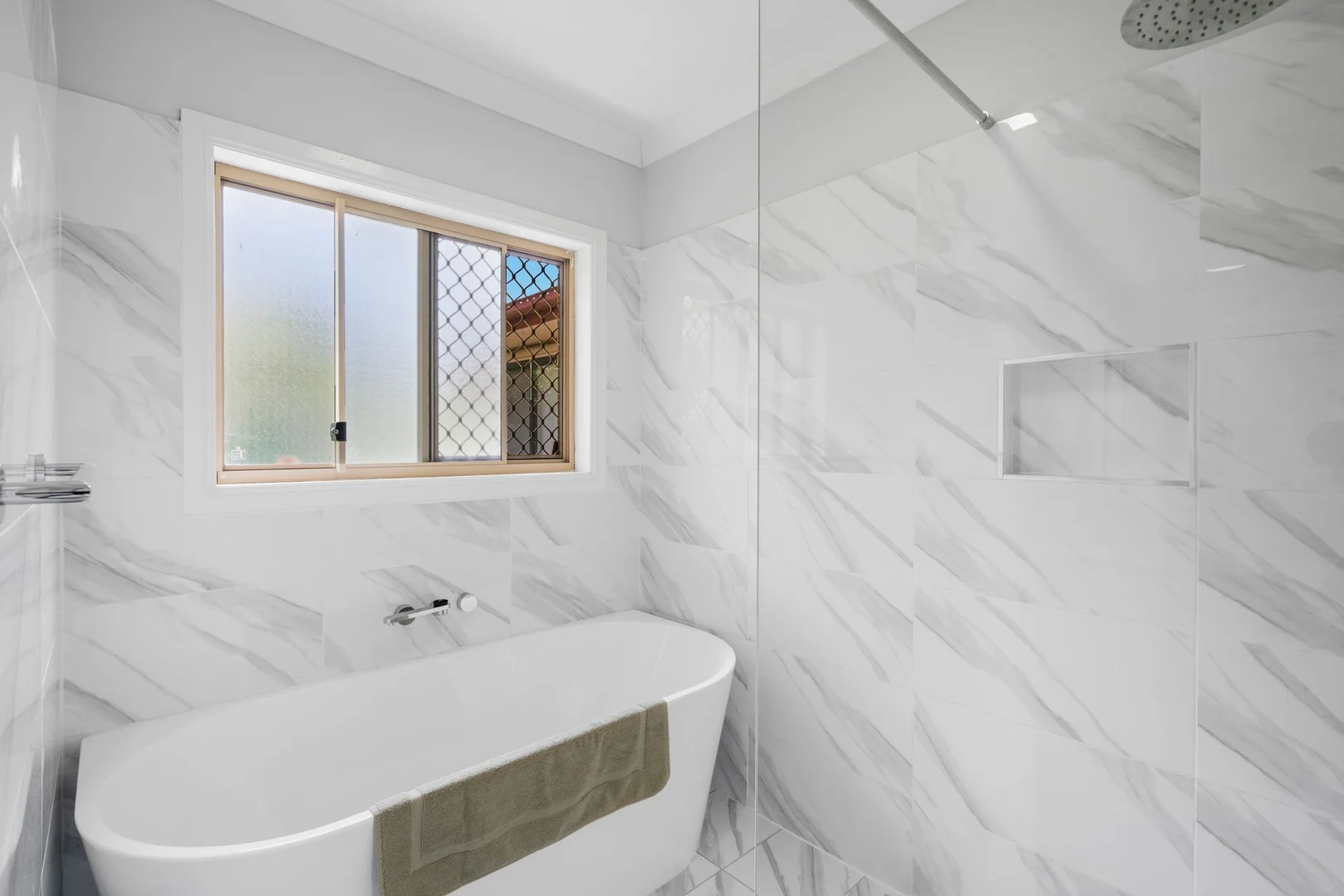 Additional image 10 of 54 Flame Tree Court, Walloon QLD 4306