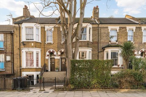 Lansdowne Drive, London Fields E8