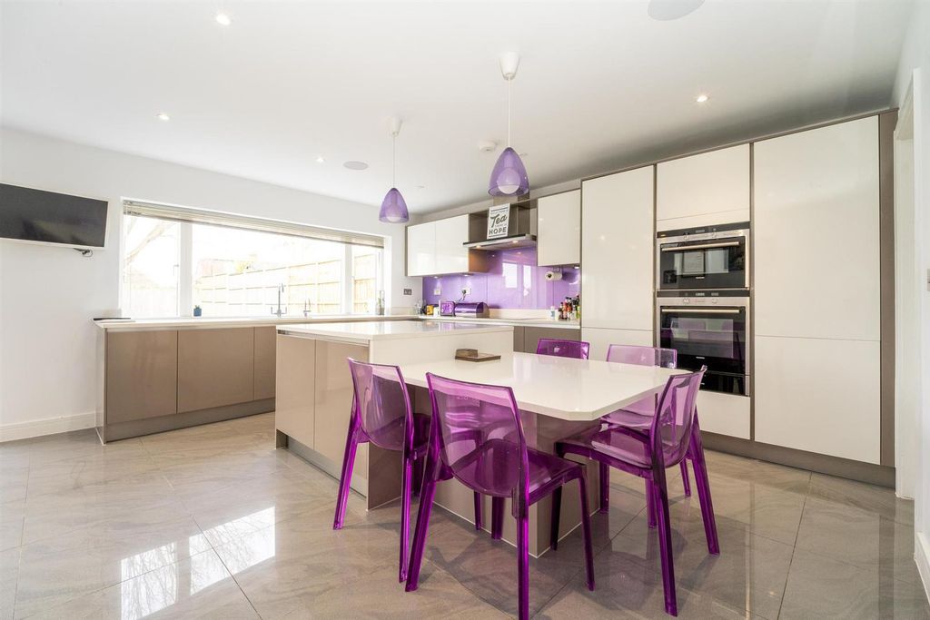 Additional image 7 of 4 bed semi-detached house for saleOakwood Avenue, Borehamwood WD6
