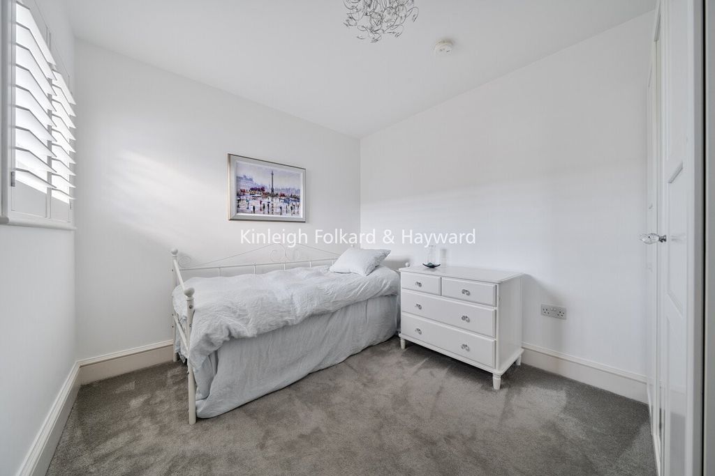 Additional image 5 of 2 bed flat for saleWilloughby Lane, Bromley BR1
