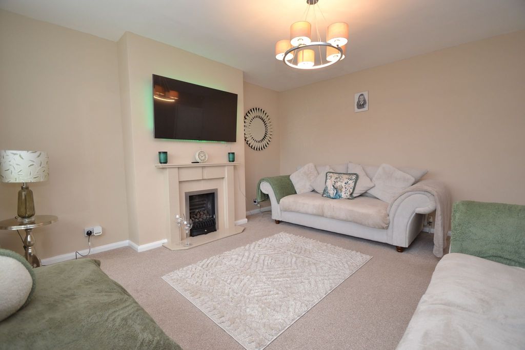 Additional image 3 of 3 bed chalet for saleBrackendale Avenue, Bradford BD10