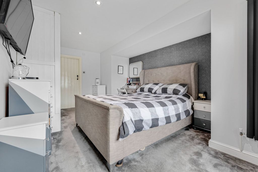 Additional image 13 of 4 bed semi-detached house for saleBarsham Drive, Brierley Hill DY5