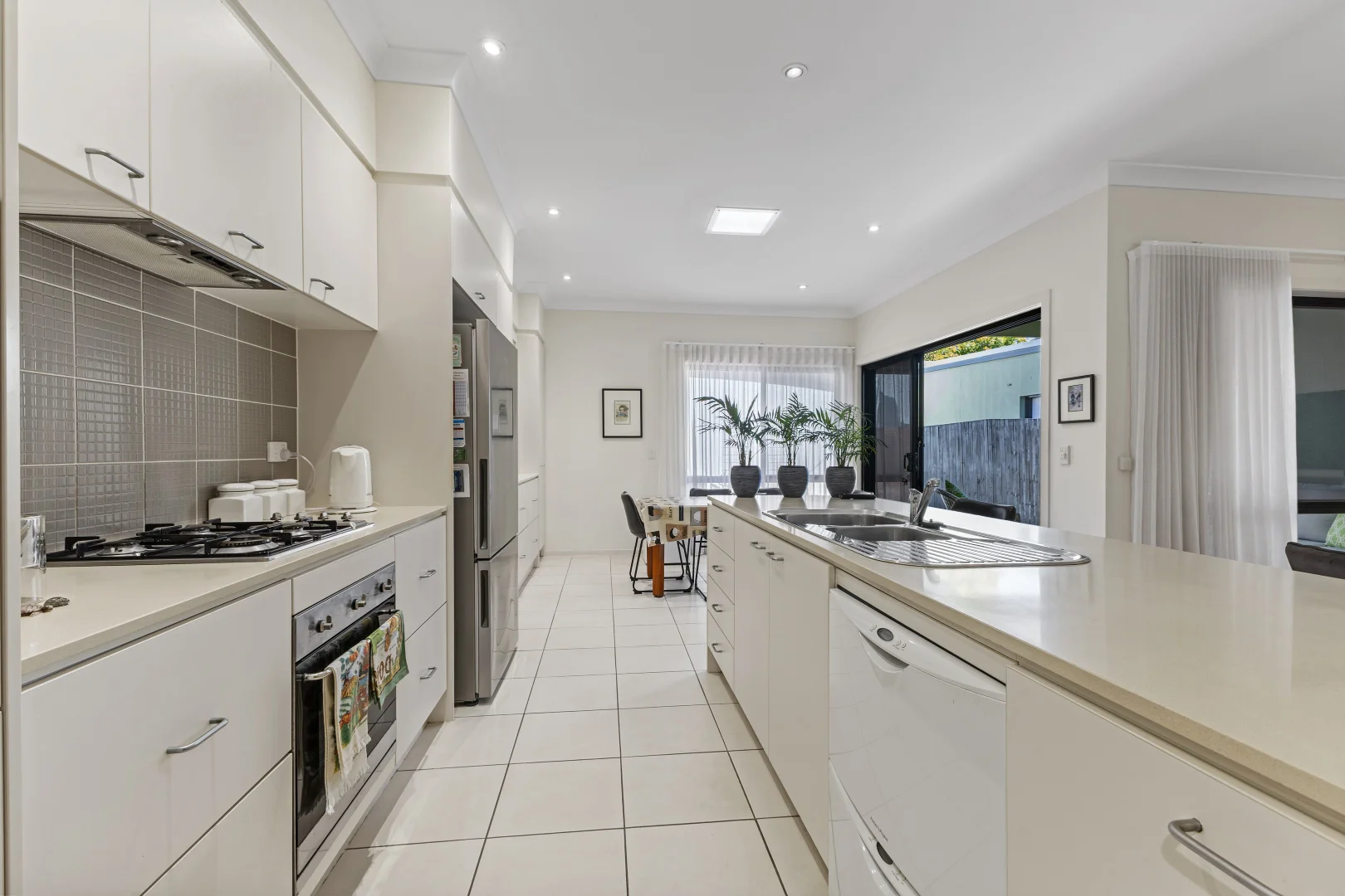 Additional image 5 of 102/16 Surbiton Ct, Carindale QLD 4152