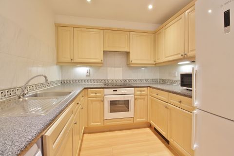 Draper Close, Isleworth TW7