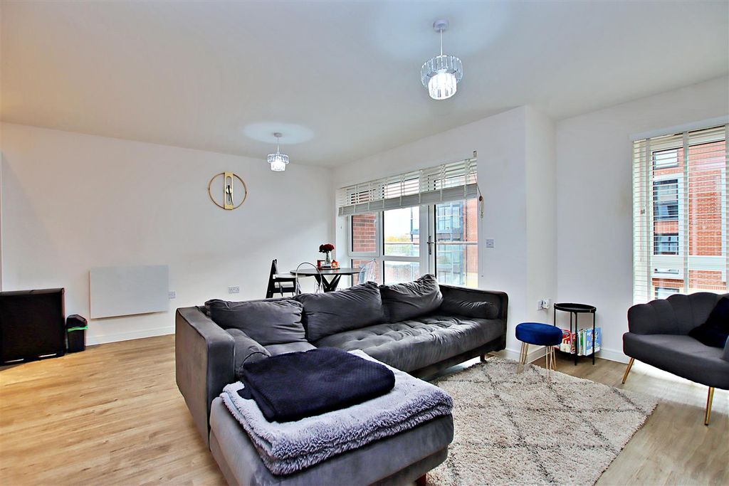Additional image 4 of 2 bed flat for saleDarwin House, Holmesley Road, Borehamwood WD6