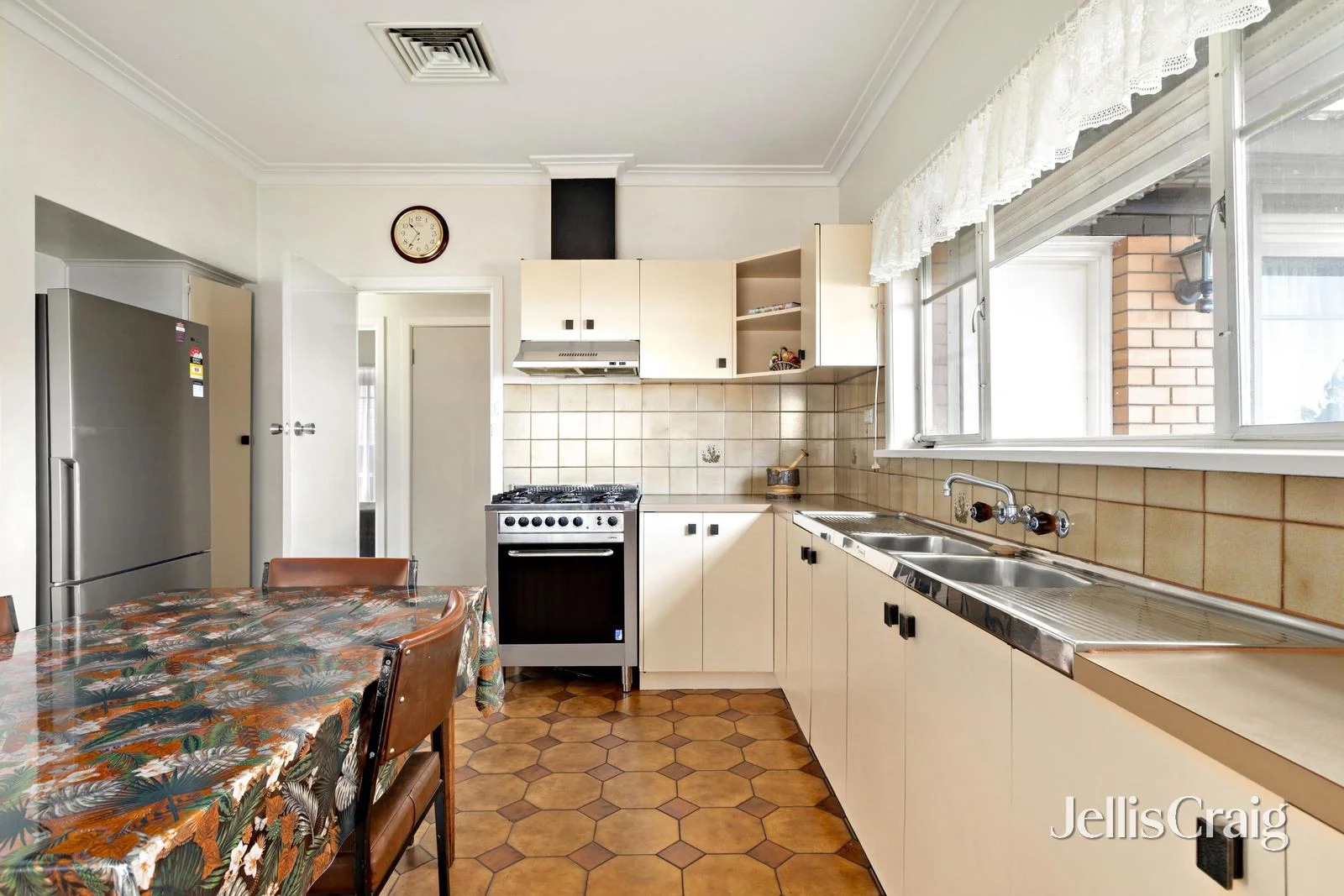 Additional image 3 of 37 St Raphael Street, Avondale Heights VIC 3034