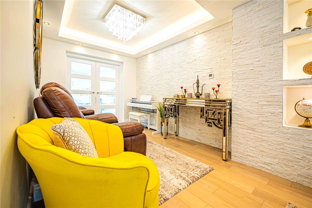 Additional image 30 of 4 bed semi-detached house for saleTheobald Street, Borehamwood, Hertfordshire WD6