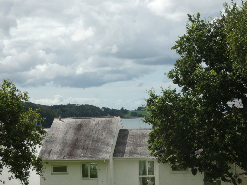 2 bed flat for saleFfordd Garnedd, Y Felinheli, Gwynedd LL56