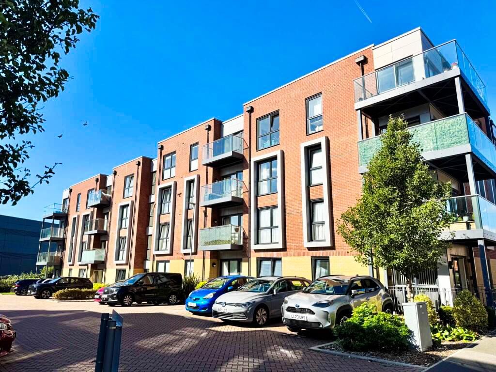 2 bed flat for saleHolmesley Road, Borehamwood WD6