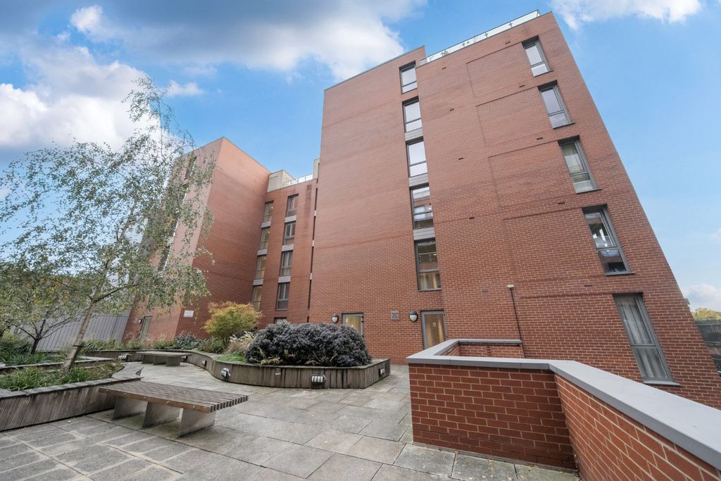 Additional image 3 of 4 bed flat for saleLighterage Court, High Street TW8
