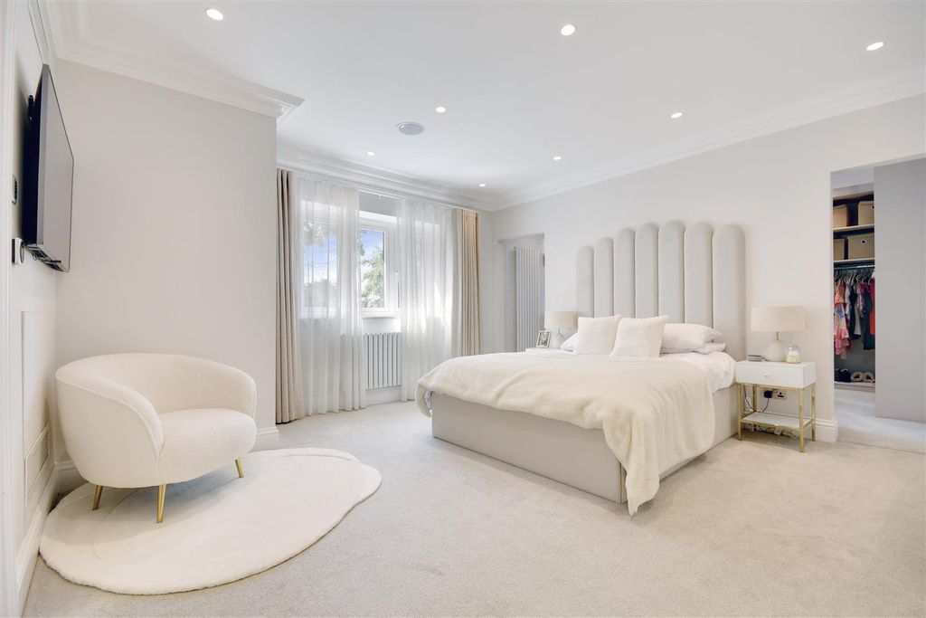 Additional image 28 of 6 bed detached house for saleWambrook Close, Hutton Mount, Brentwood CM13