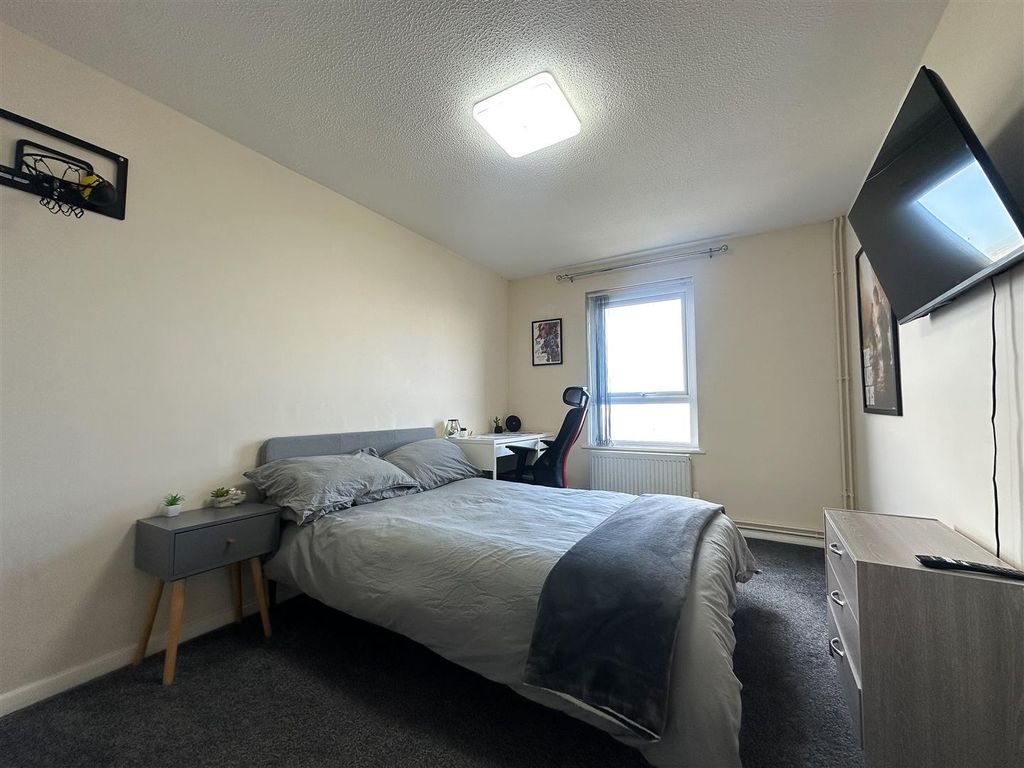 Additional image 8 of 2 bed flat for saleThe Mount, Appledore EX39