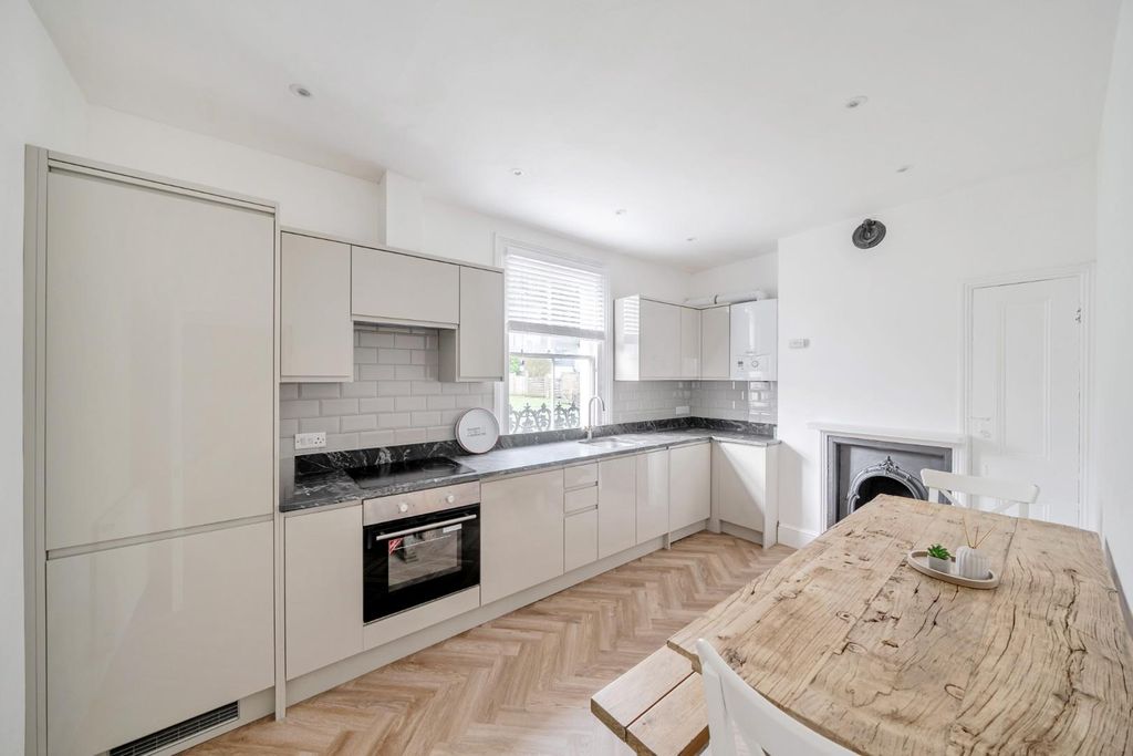 Additional image 4 of 2 bed flat for saleCalton Road, Lyncombe, Bath BA2