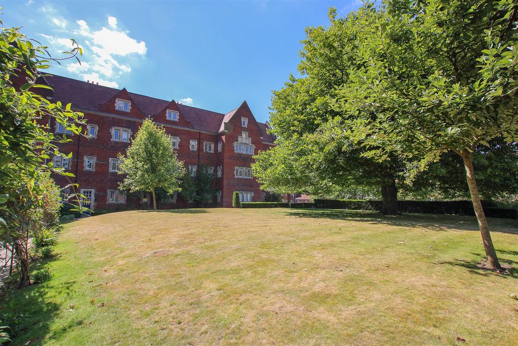 Additional image 3 of 2 bed flat for saleThe Galleries, Warley, Brentwood CM14
