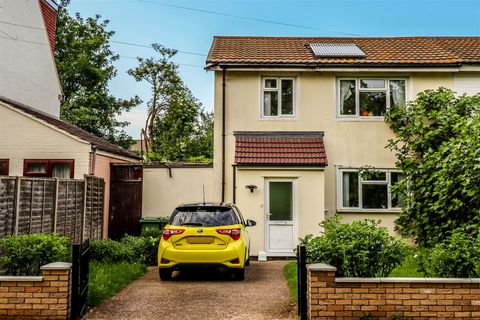 Byron Square, Trumpington CB2
