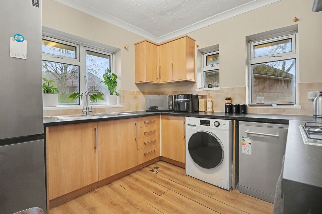 Additional image 4 of 2 bed flat for saleMidlands Estate, West End SO30
