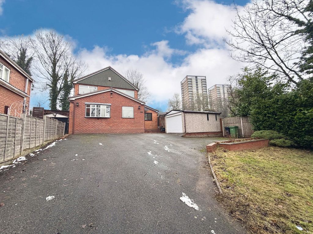 3 bed detached house for saleDelph Road, Brierley Hill DY5