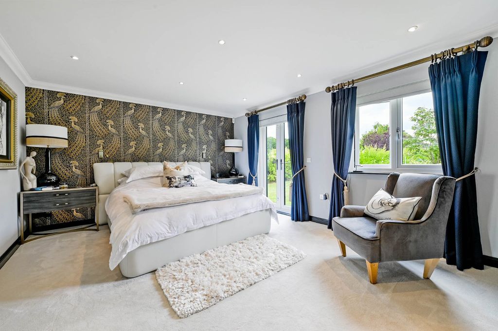 Additional image 8 of 6 bed detached house for saleGibbins Lane, Warfield, Bracknell, Berkshire RG42