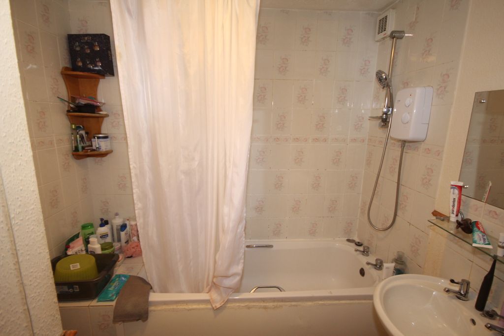 Additional image 4 of 2 bed flat for saleTeal Close, Bridgwater TA6