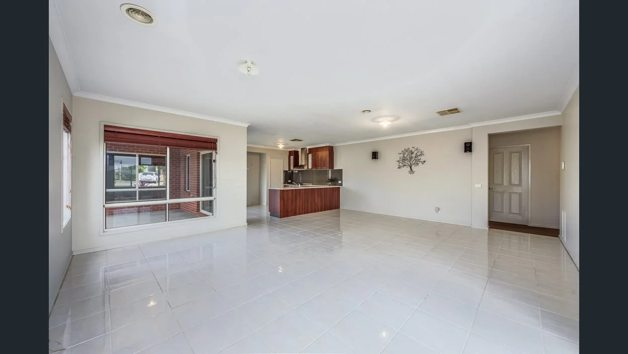 16 Thunderbolt Drive, Cranbourne East VIC 3977 photo 3