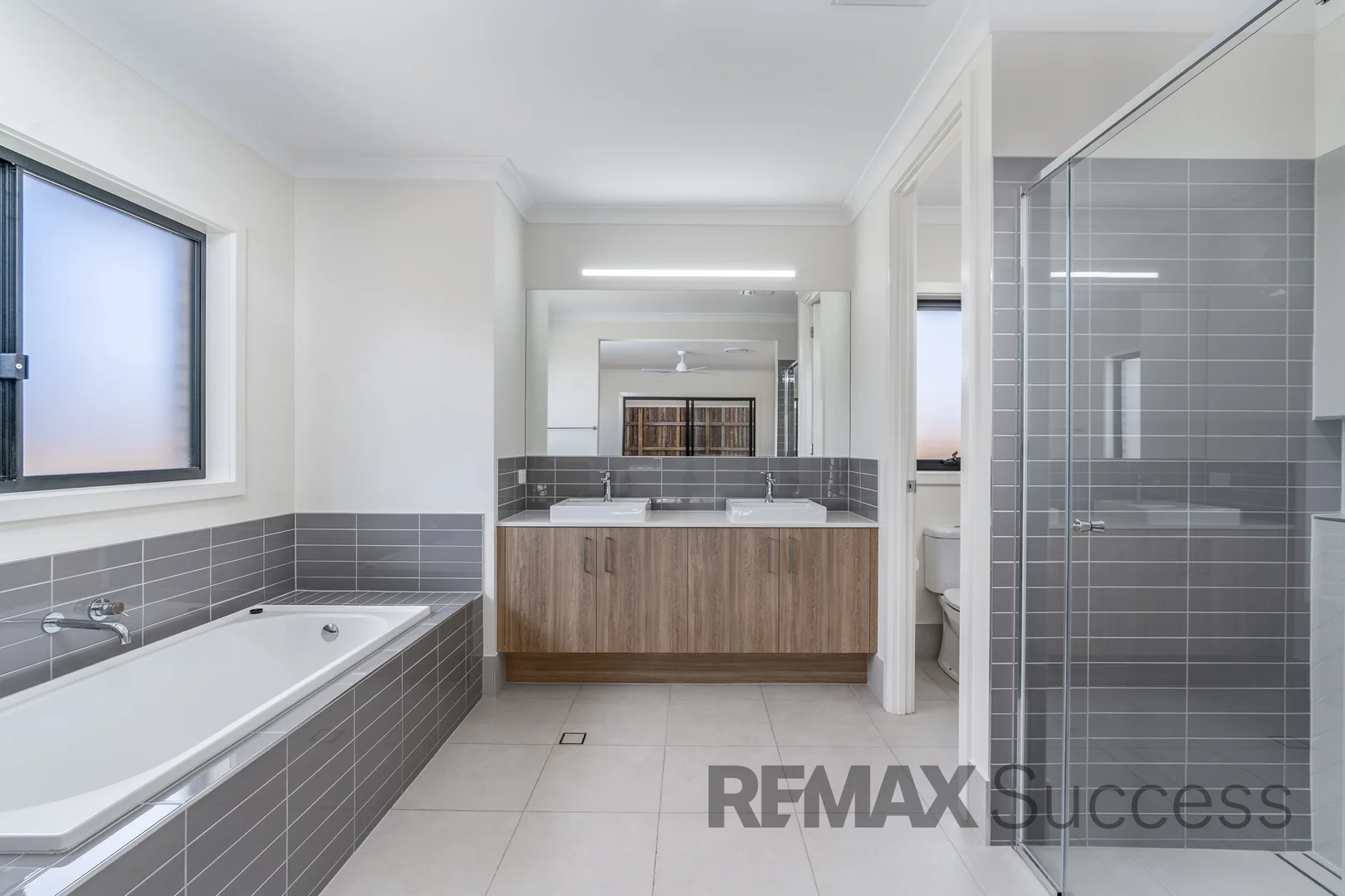 23 Kynoch Crescent, Mount Kynoch QLD 4350 photo 5