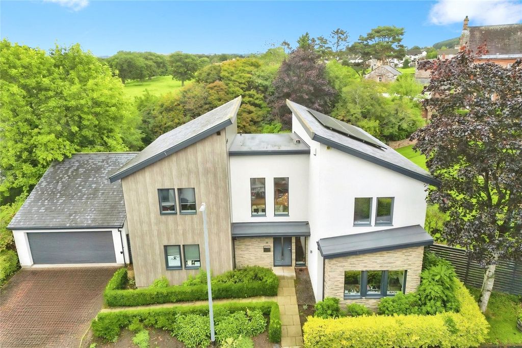 6 bed detached house for saleGarth Gardens, Brampton, Cumbria CA8