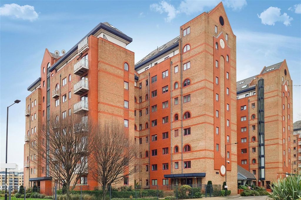 Additional image 3 of 2 bed flat for saleWilliam Morris Way, London SW6