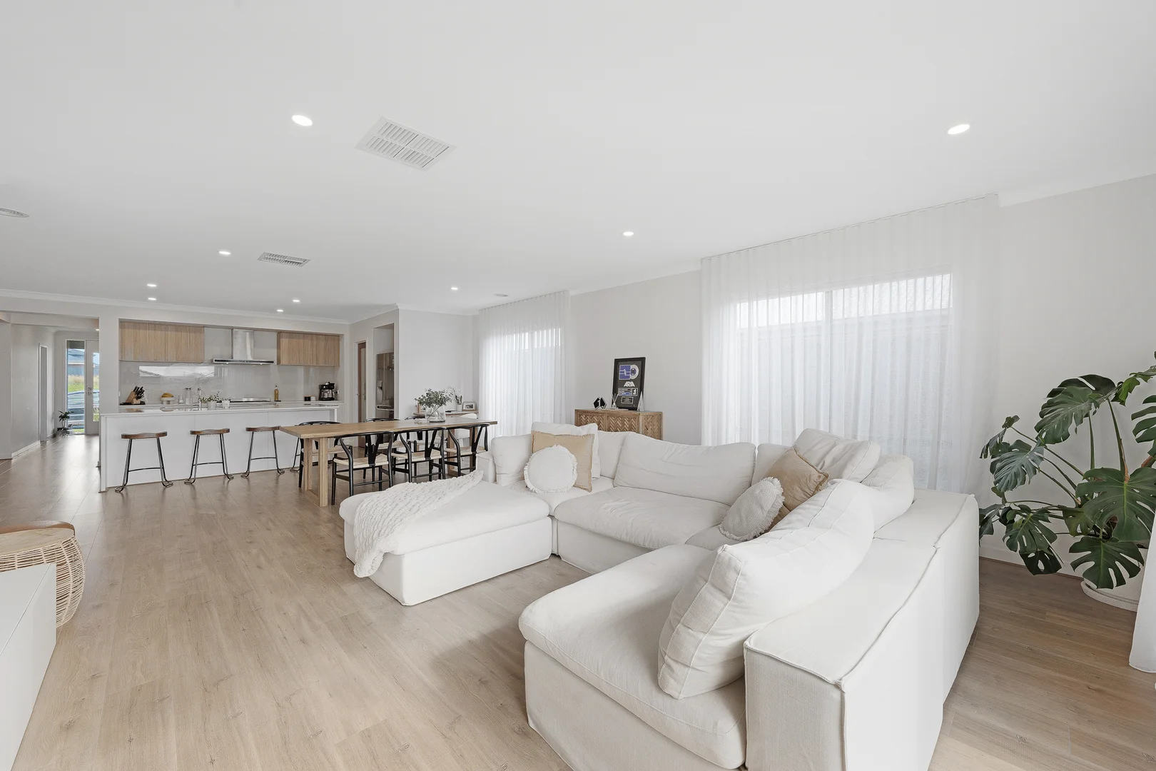 52 Yaralla Circuit, Clyde VIC 3978 photo 5