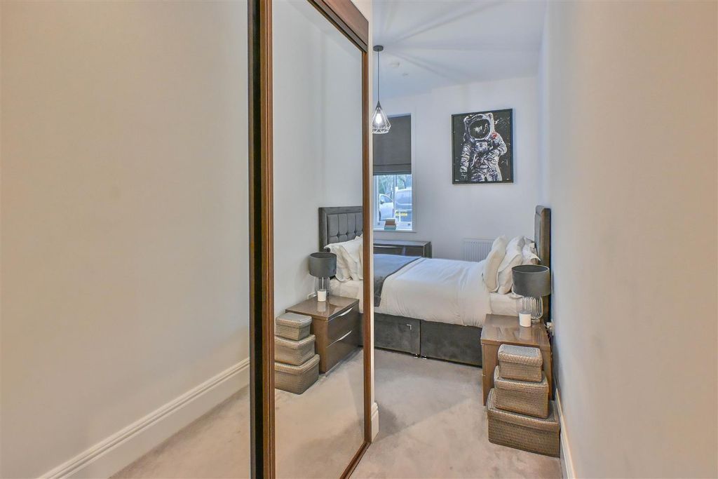 Additional image 8 of 2 bed flat for saleLa Plata House, Brentwood CM14