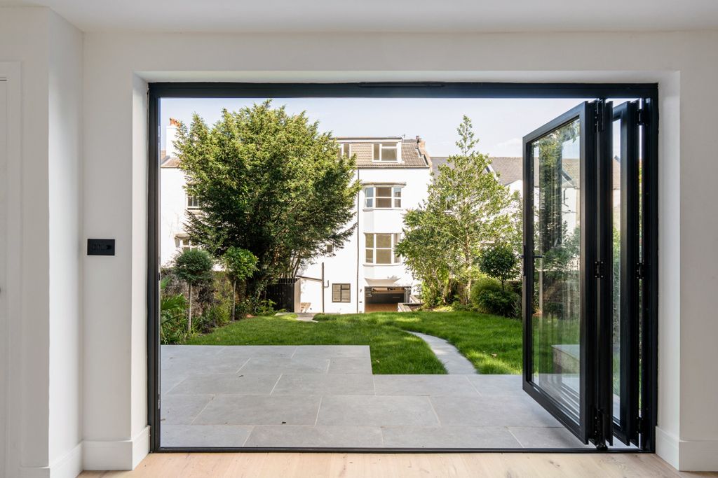 Additional image 17 of 4 bed flat for saleClermont Terrace, Brighton BN1