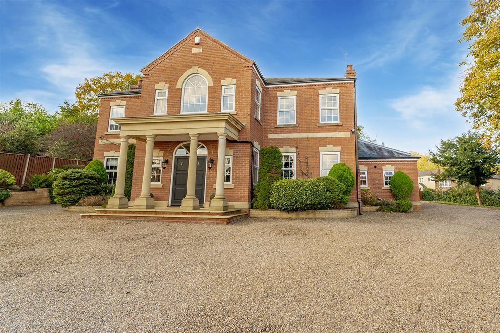 Additional image 2 of 5 bed detached house for saleGrangelea Gardens, Bramcote, Nottingham NG9