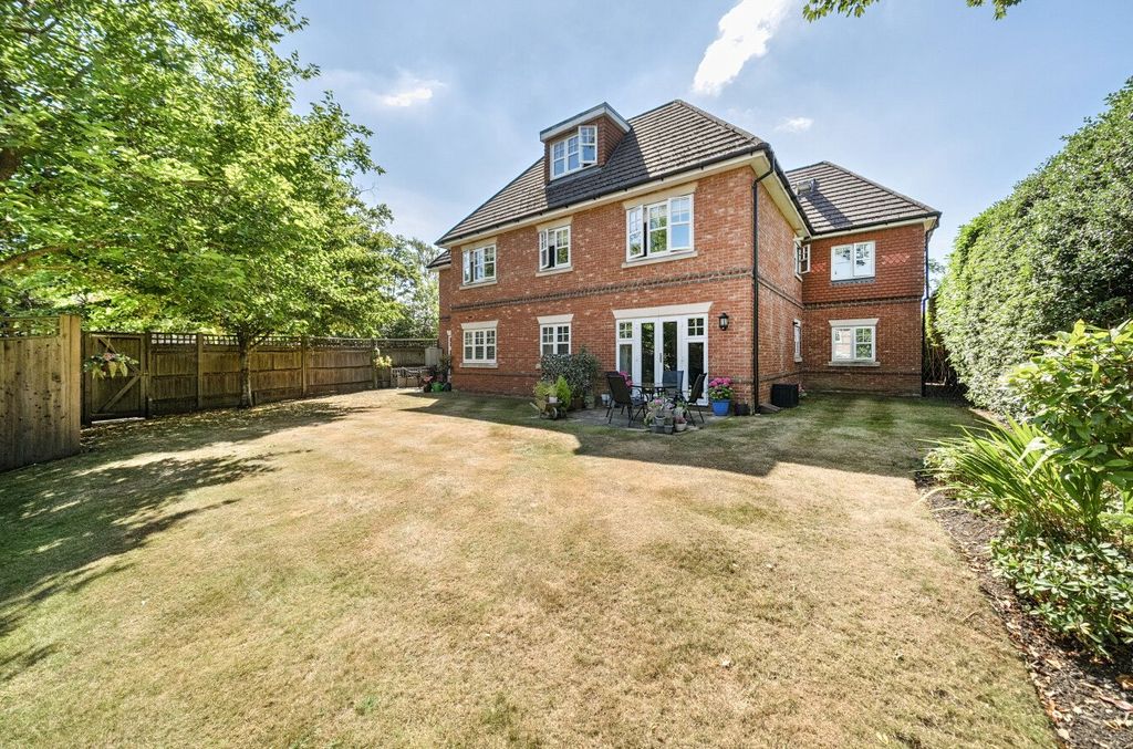 Additional image 2 of 2 bed flat for saleBroomfield, Binfield, Bracknell RG42