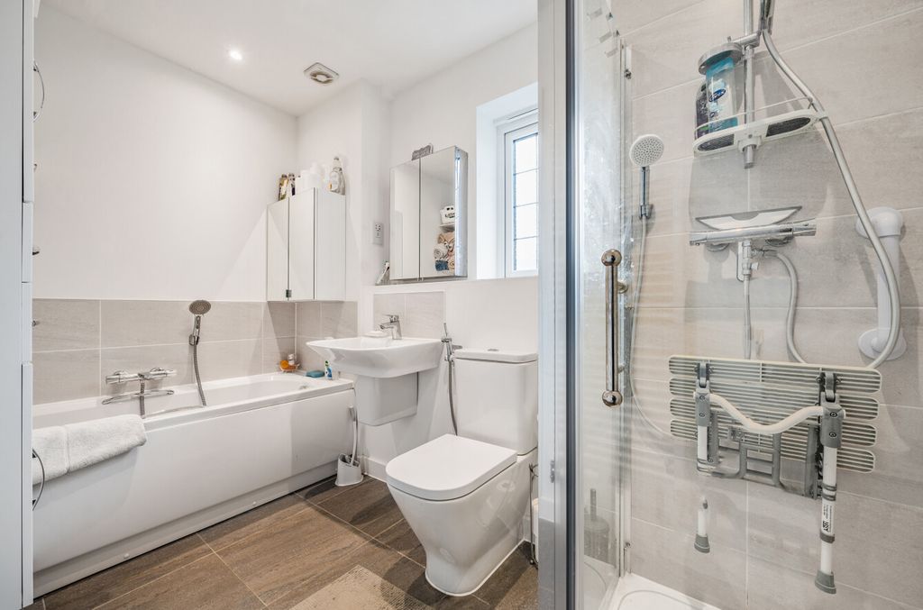 Additional image 18 of 4 bed detached house for saleSt. Georges Park, Binfield, Bracknell, Berkshire RG42