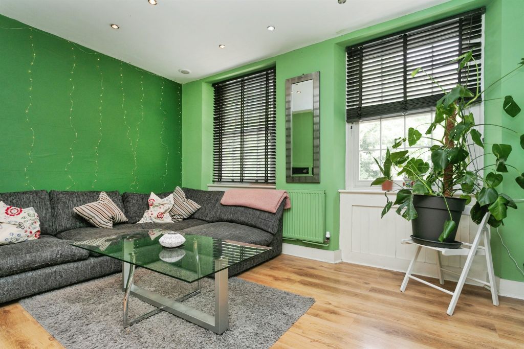 Additional image 2 of 3 bed flat for saleWest Street, Buckingham MK18