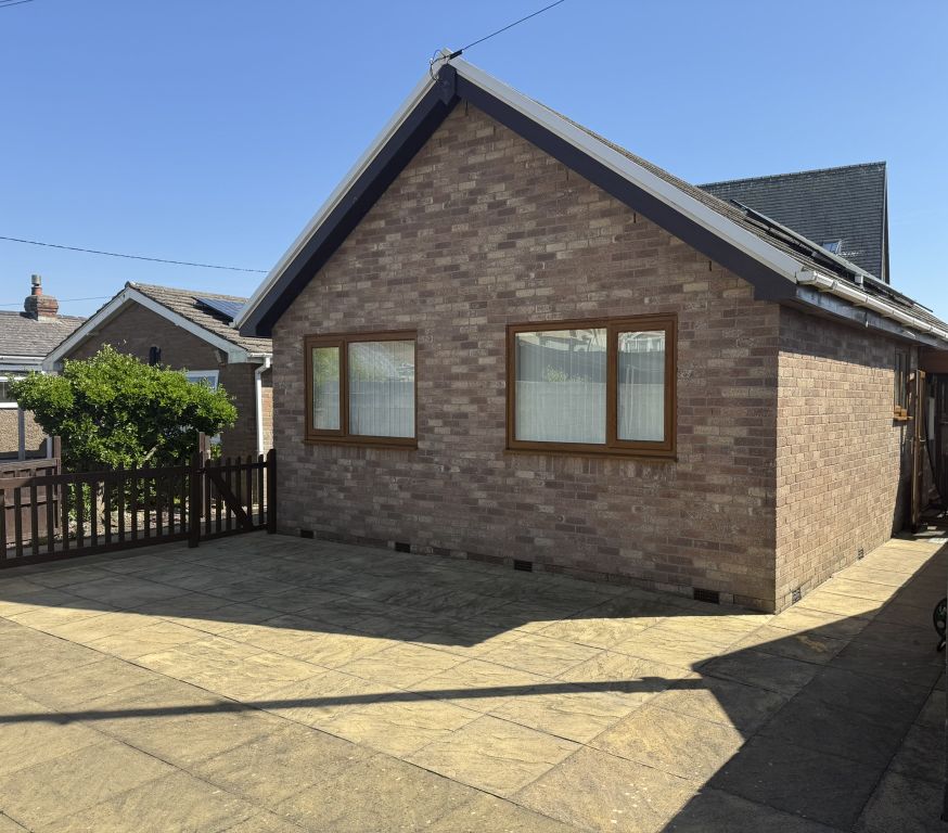 3 bed detached bungalow for saleChurch Road, Borth SY24