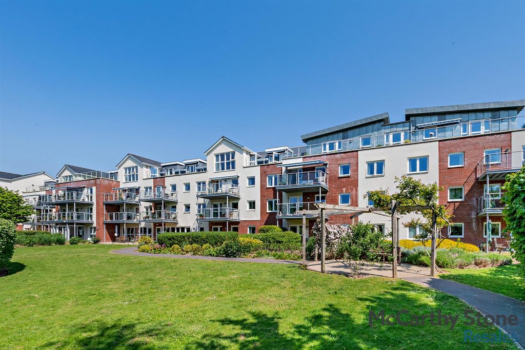 2 bed flat for saleEllisfields Court, Mount Street, Taunton TA1