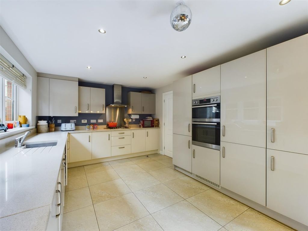 Additional image 2 of 4 bed detached house for saleClos Y Mametz, Porthcawl CF36